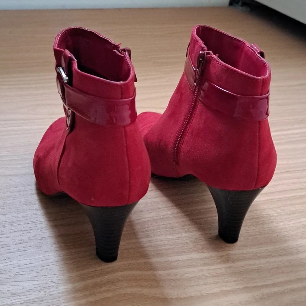 Red booties - Picture 3 of 7